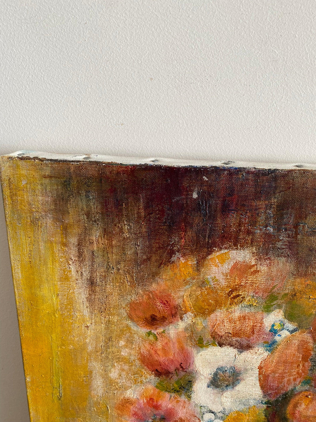 Tableau bouquet de fleurs fond orangé signé M.Caillet