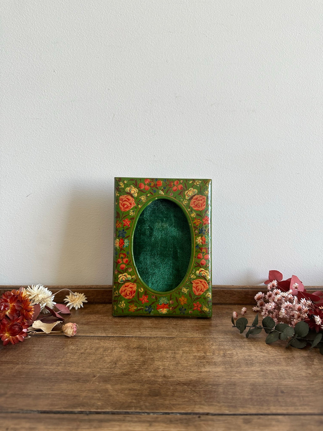 Cadre photo à poser en bois peint en vert motifs fleurs