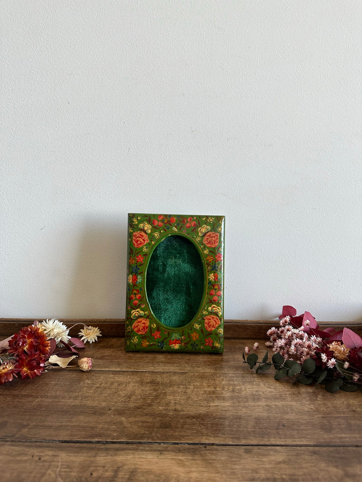 Cadre photo à poser en bois peint en vert motifs fleurs
