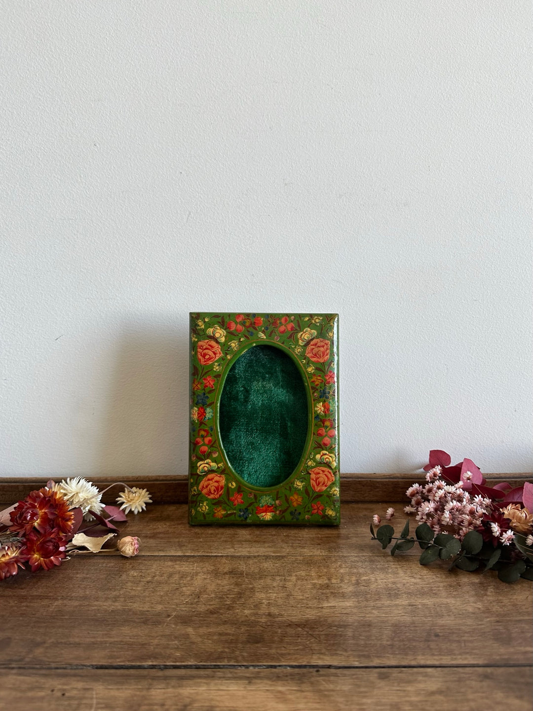 Cadre photo à poser en bois peint en vert motifs fleurs