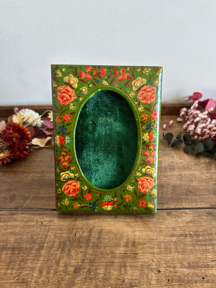 Cadre photo à poser en bois peint en vert motifs fleurs