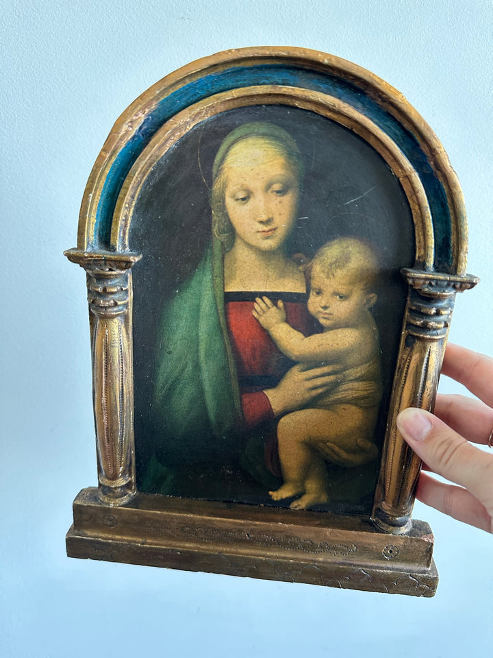 Icône la Vierge et l'enfant sous une arche à colonne dorée et bleue