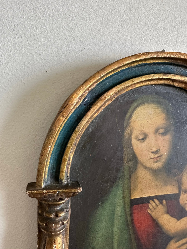 Icône la Vierge et l'enfant sous une arche à colonne dorée et bleue