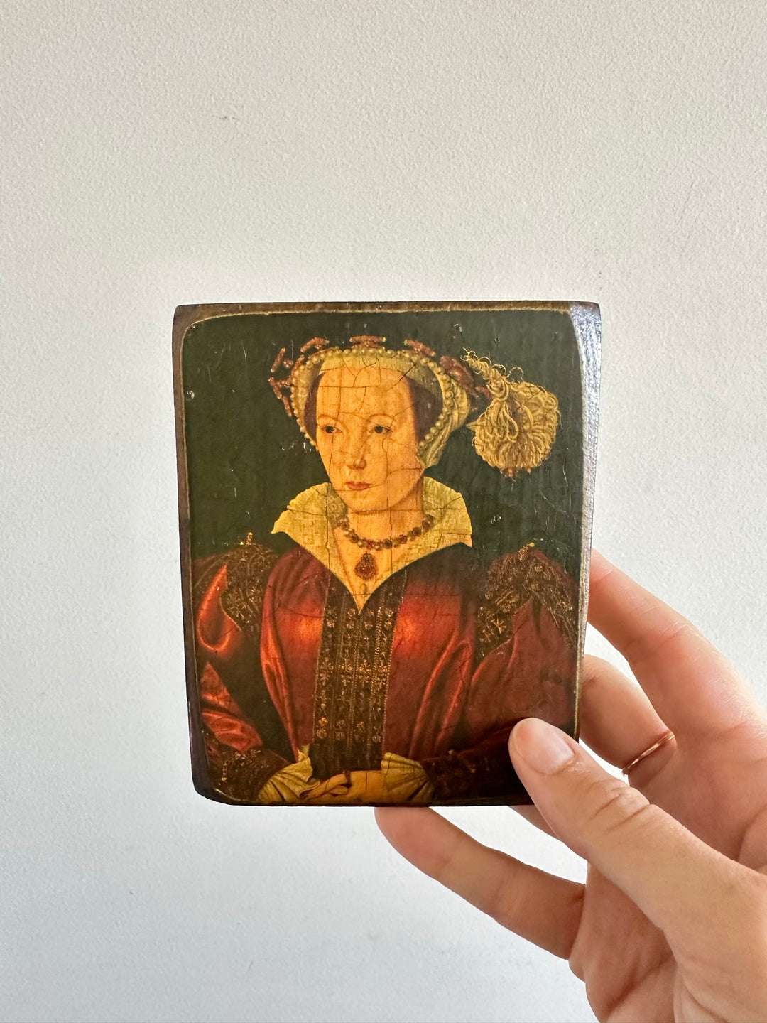 Icône pressée sur bois représentation des épouses d'Henry VIII