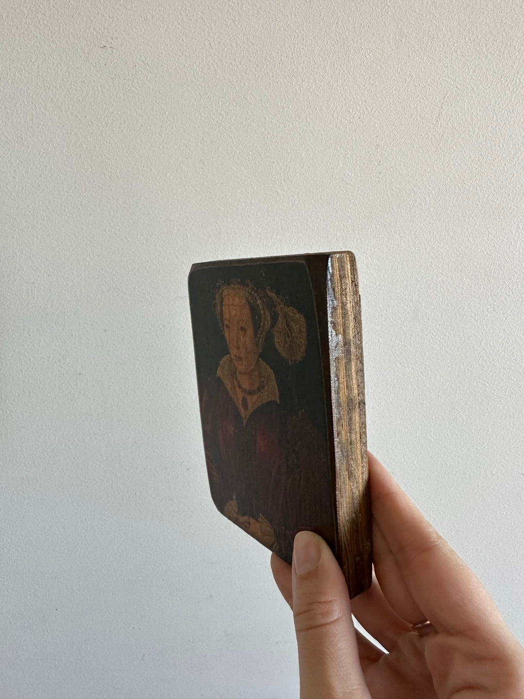 Icône pressée sur bois représentation des épouses d'Henry VIII