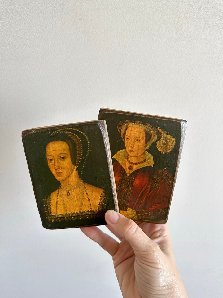 Icône pressée sur bois représentation des épouses d'Henry VIII