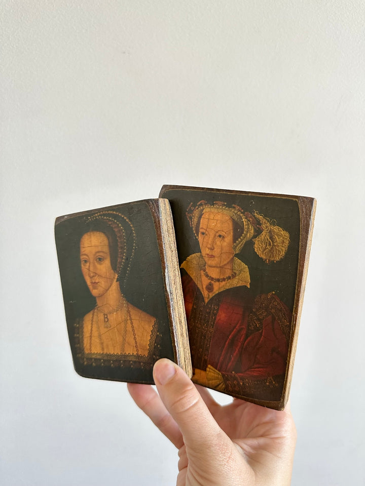Icône pressée sur bois représentation des épouses d'Henry VIII