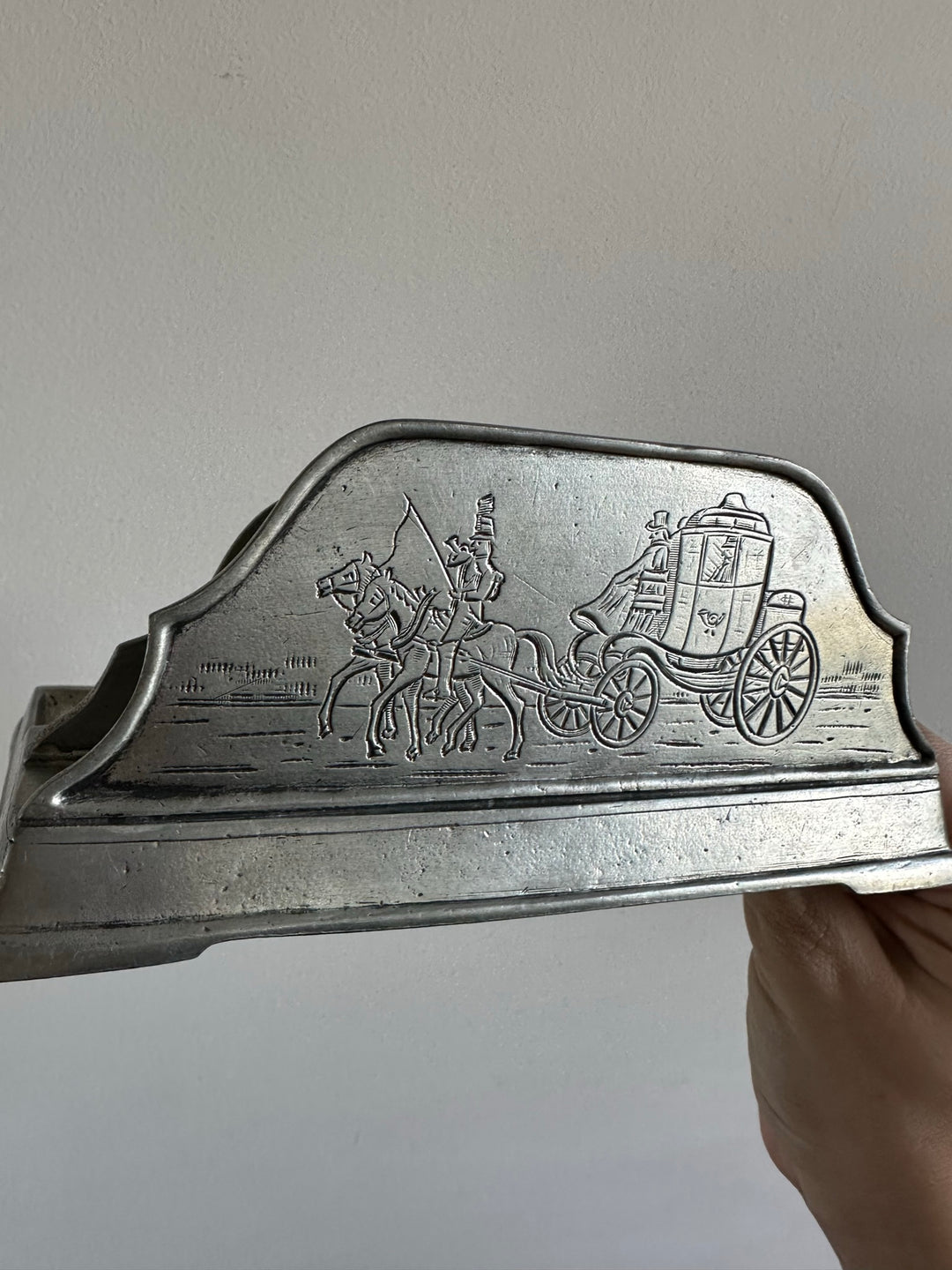 Porte lettres en étain
