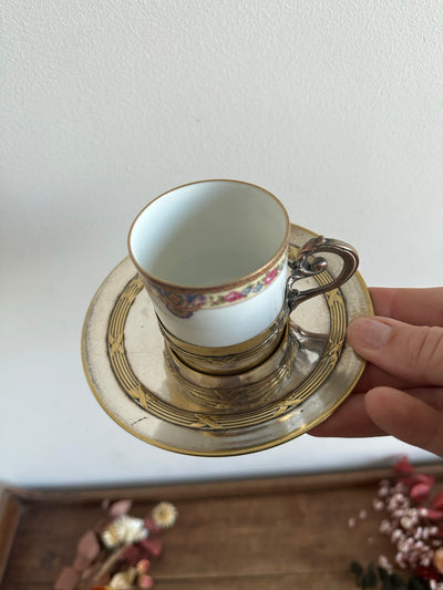 Tasse en porcelaine de Limoges avec porte tasse en métal argenté