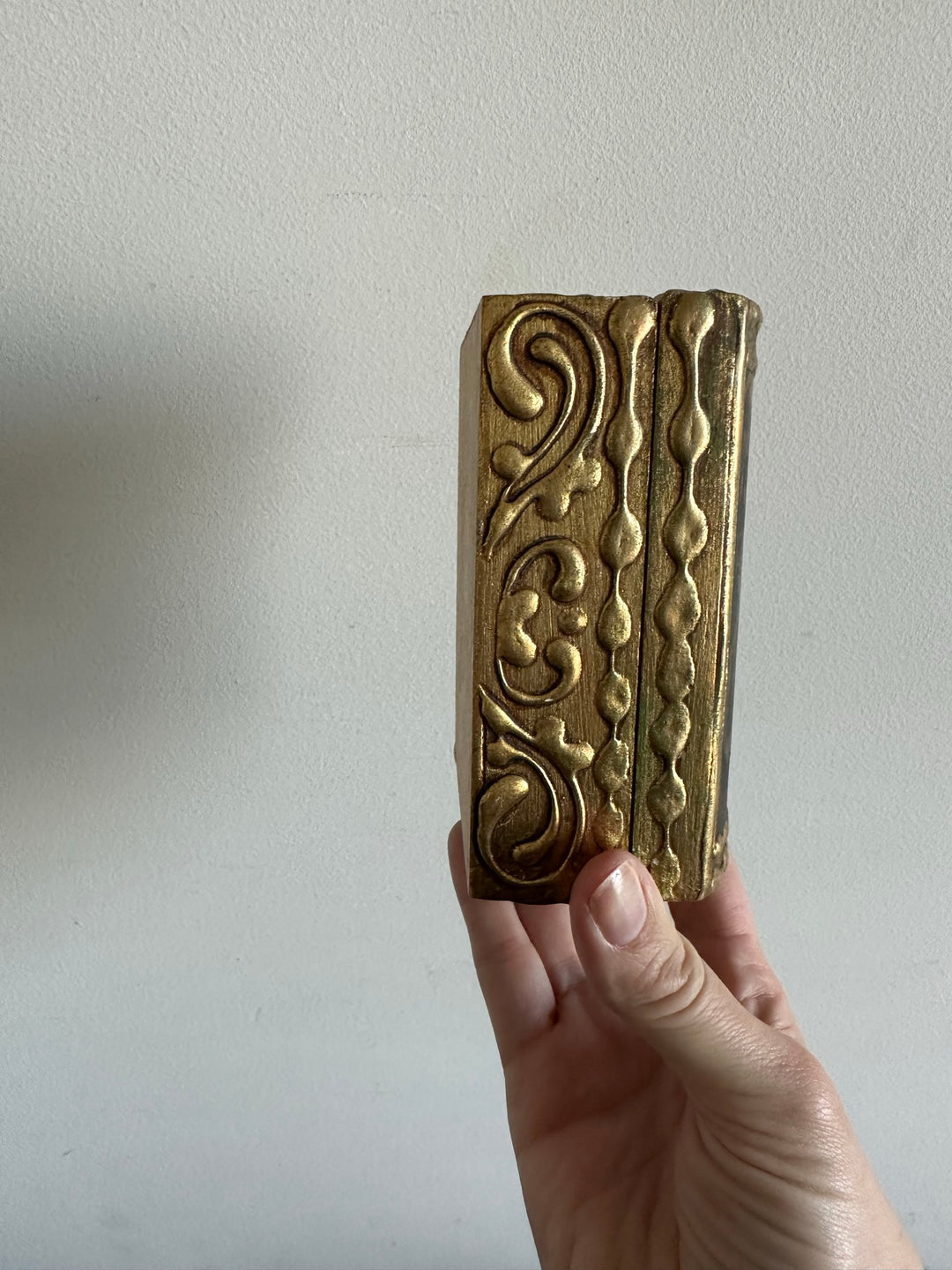 Coffret en bois doré chérubins
