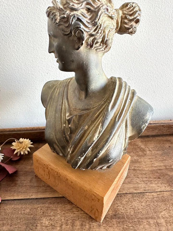 Statuette Artémis sur socle en bois