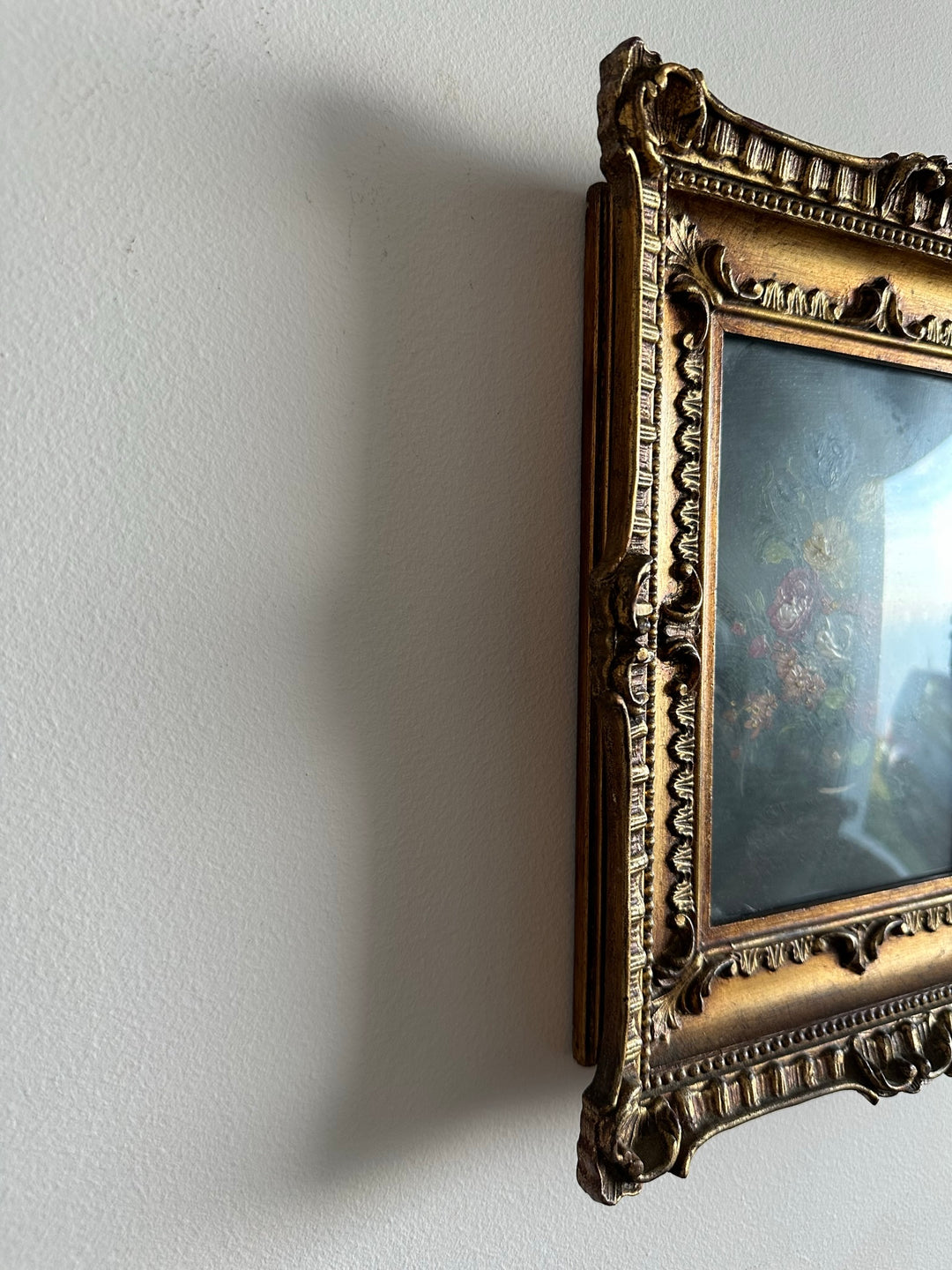 Peinture sur cuivre signée bouquet de fleurs bleues et jaunes