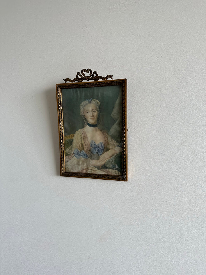 Cadre napoléon 3 représentation de jeune fille médaillon