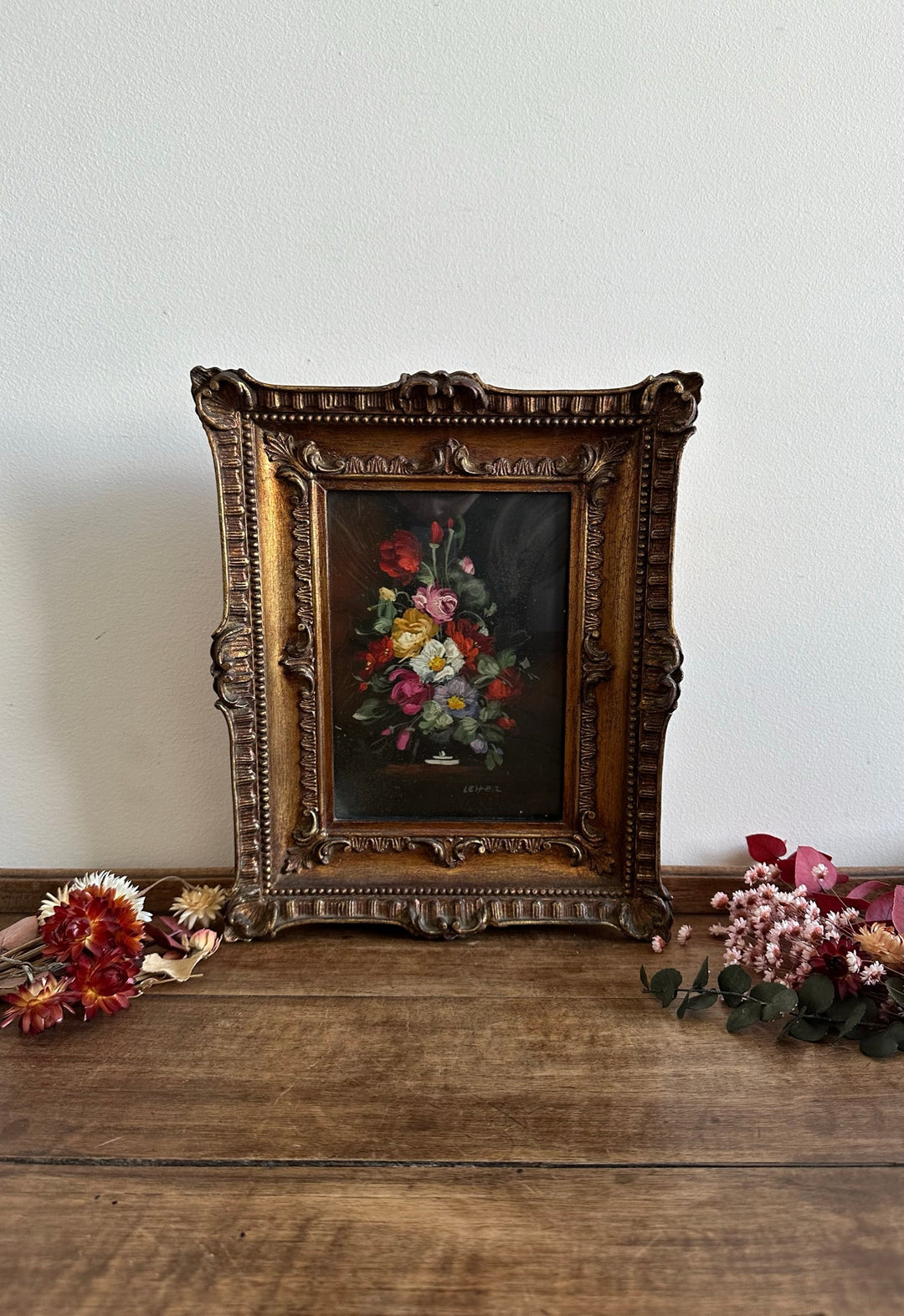 Peinture sur cuivre signée bouquet de fleurs roses et rouges