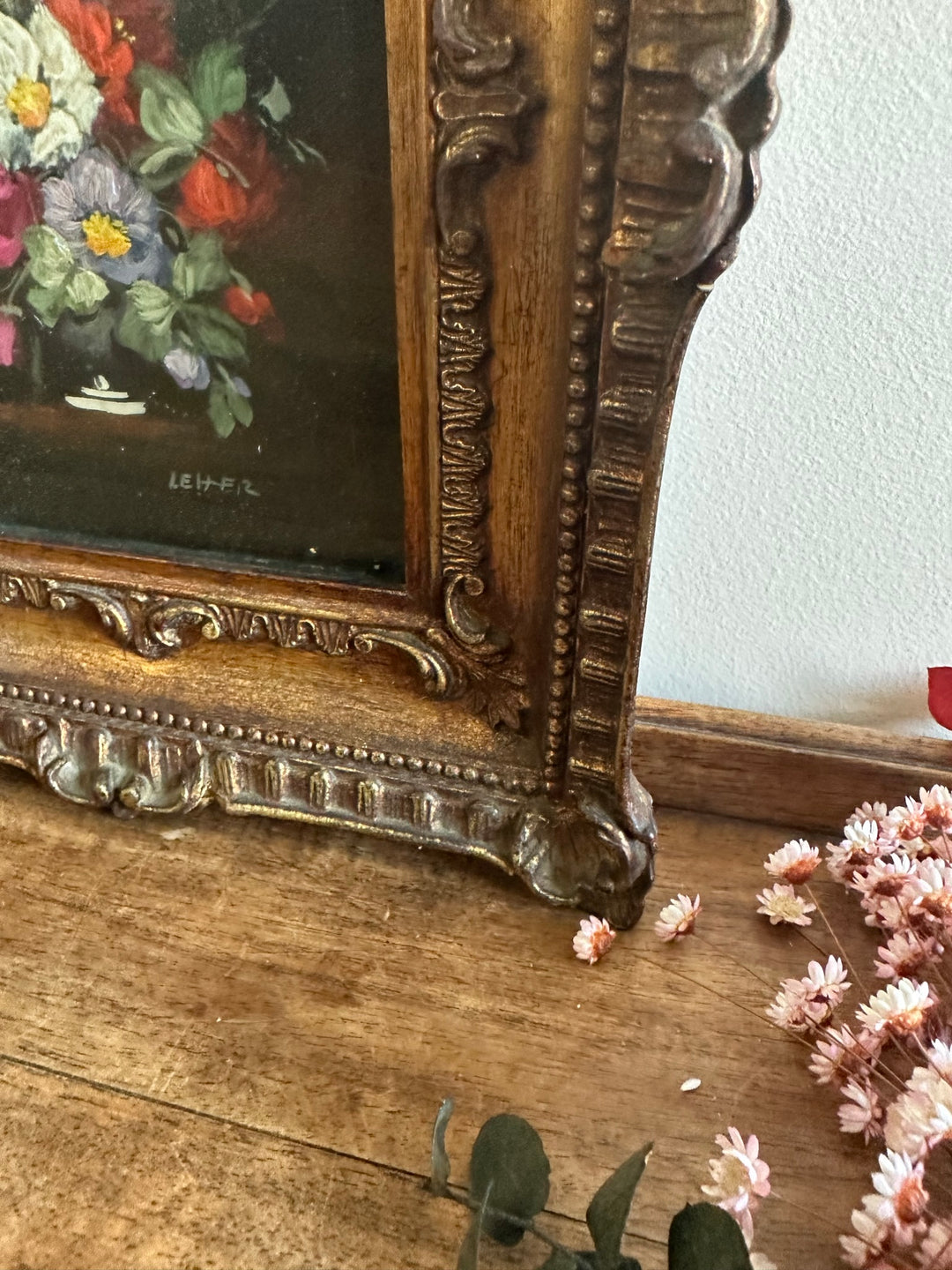 Peinture sur cuivre signée bouquet de fleurs roses et rouges