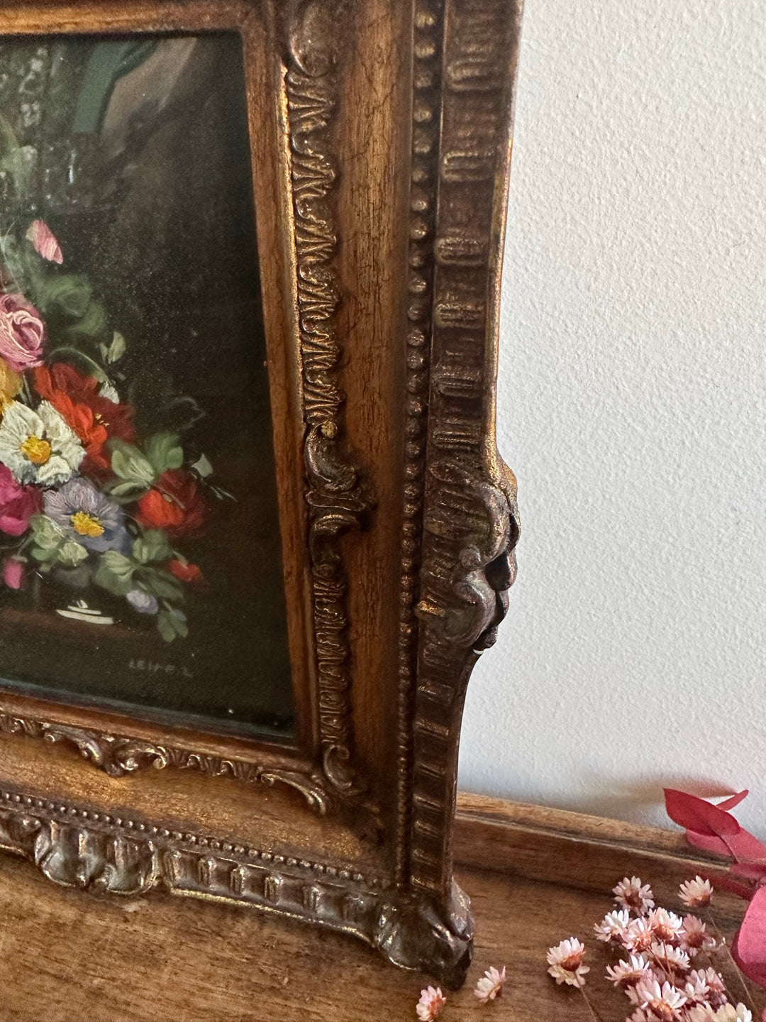 Peinture sur cuivre signée bouquet de fleurs roses et rouges