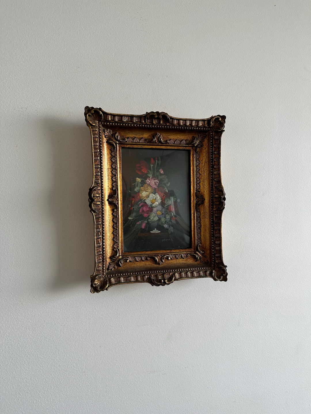 Peinture sur cuivre signée bouquet de fleurs roses et rouges