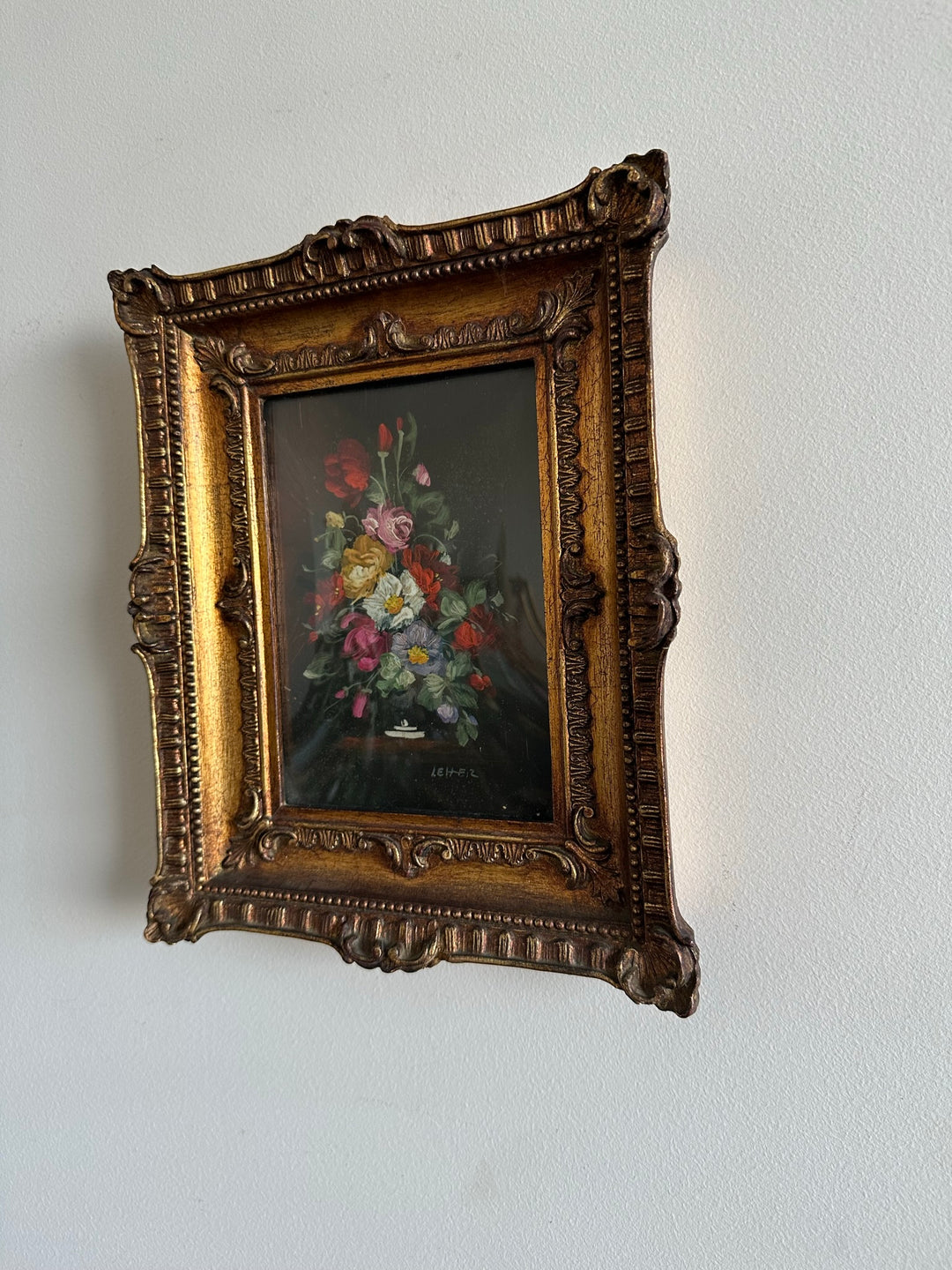 Peinture sur cuivre signée bouquet de fleurs roses et rouges