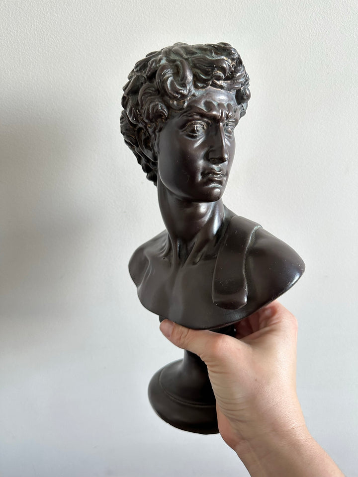Buste de David en plâtre peint