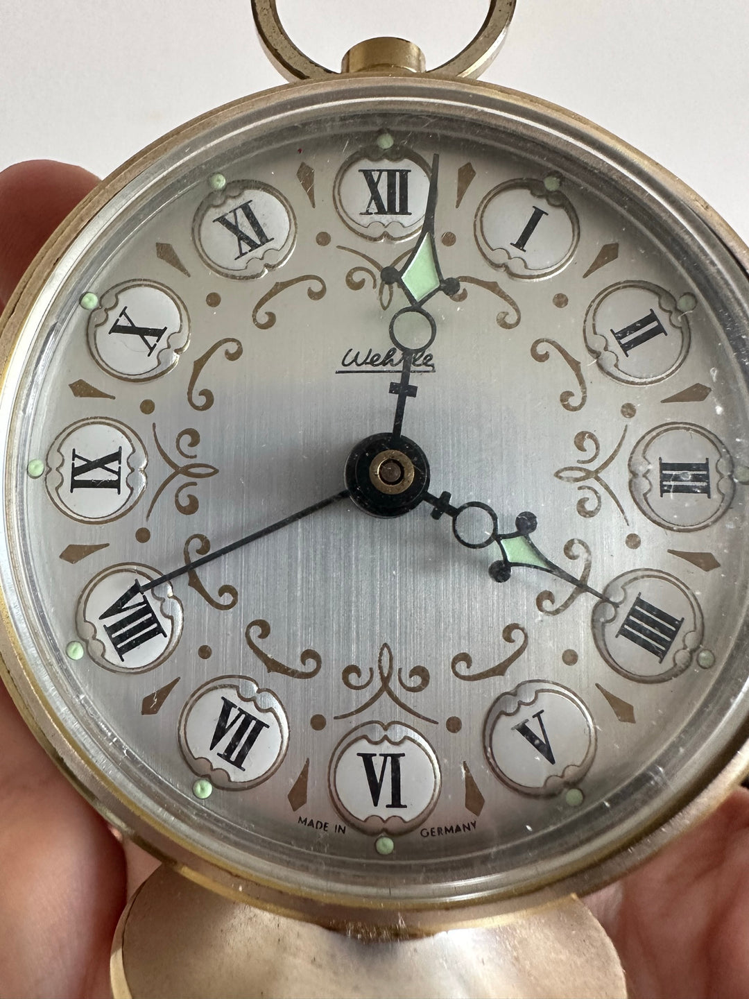 Réveil matin rond sur pied avec anse