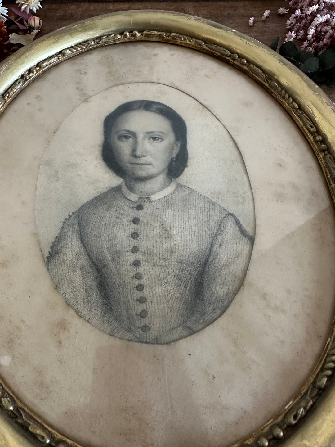 Portrait de jeune fille dans cadre en bois oval 1880