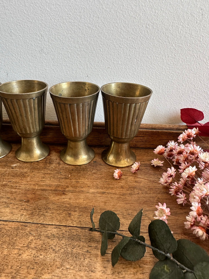 Gobelets en laiton travaillés