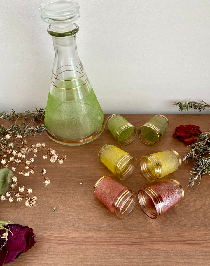 Set à liqueur en verre sablé coloré