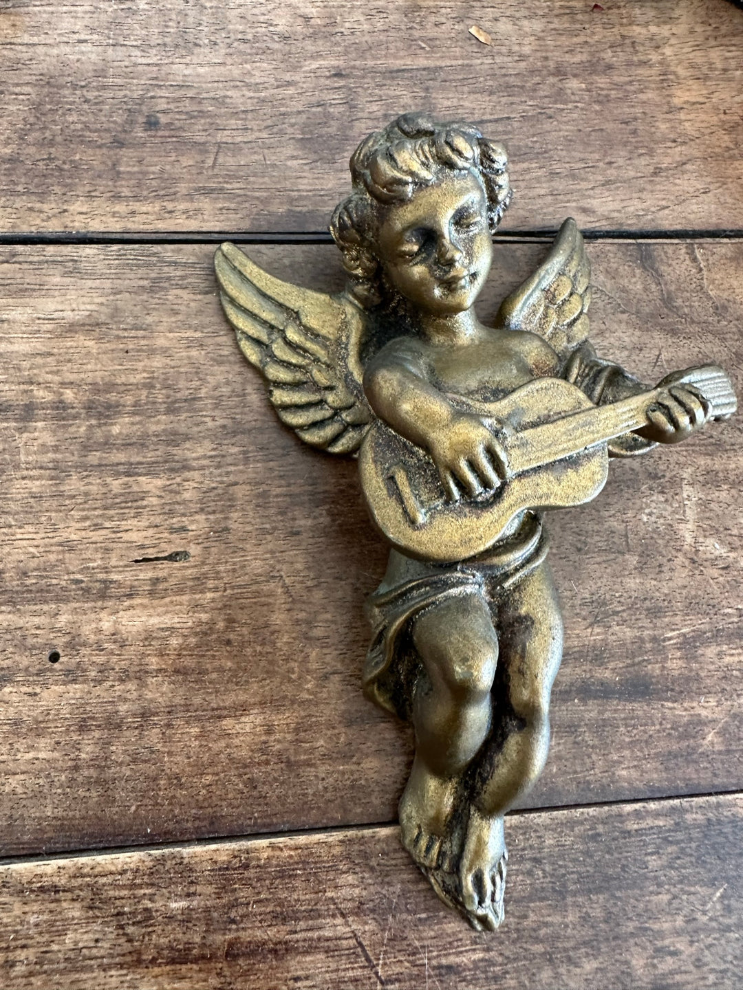 Angelots musiciens en plâtre doré