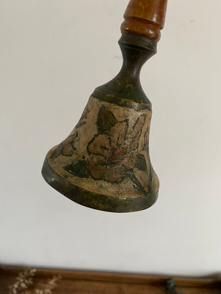 Cloche émaillée en laiton