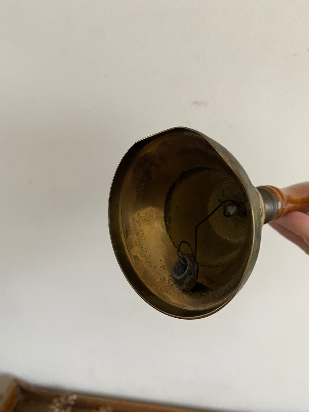 Cloche émaillée en laiton