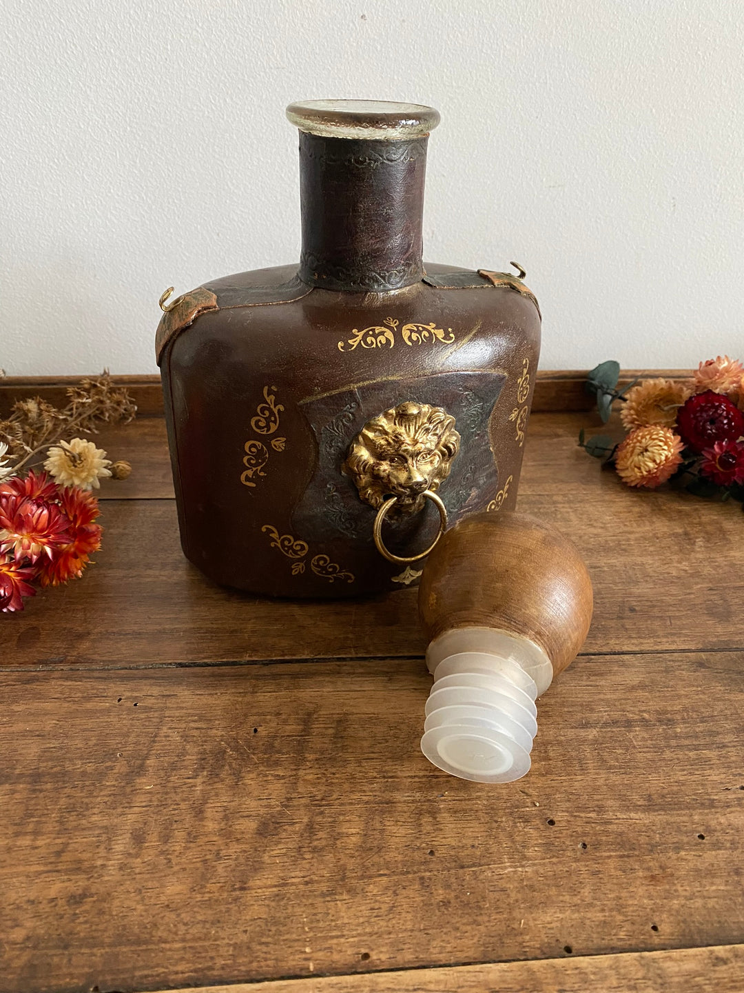 Bouteille décorative recouverte de cuir