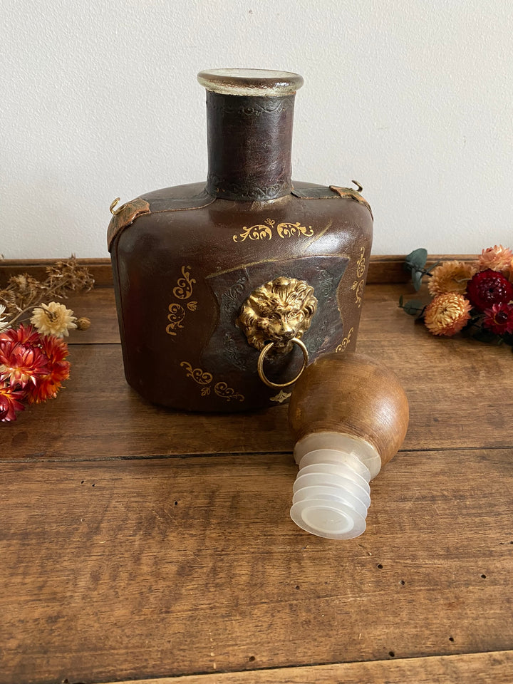 Bouteille décorative recouverte de cuir
