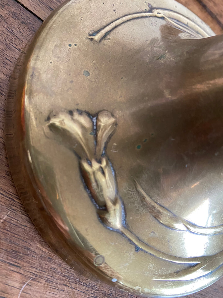 Lampe à pétrole réservoir peint pied laiton doré