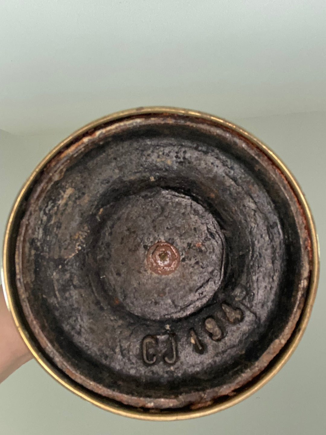 Lampe à pétrole réservoir peint pied laiton doré