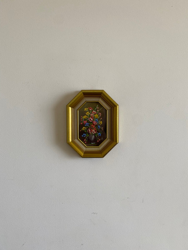 Peintures bouquet de fleurs signées cadres octogonaux en bois doré