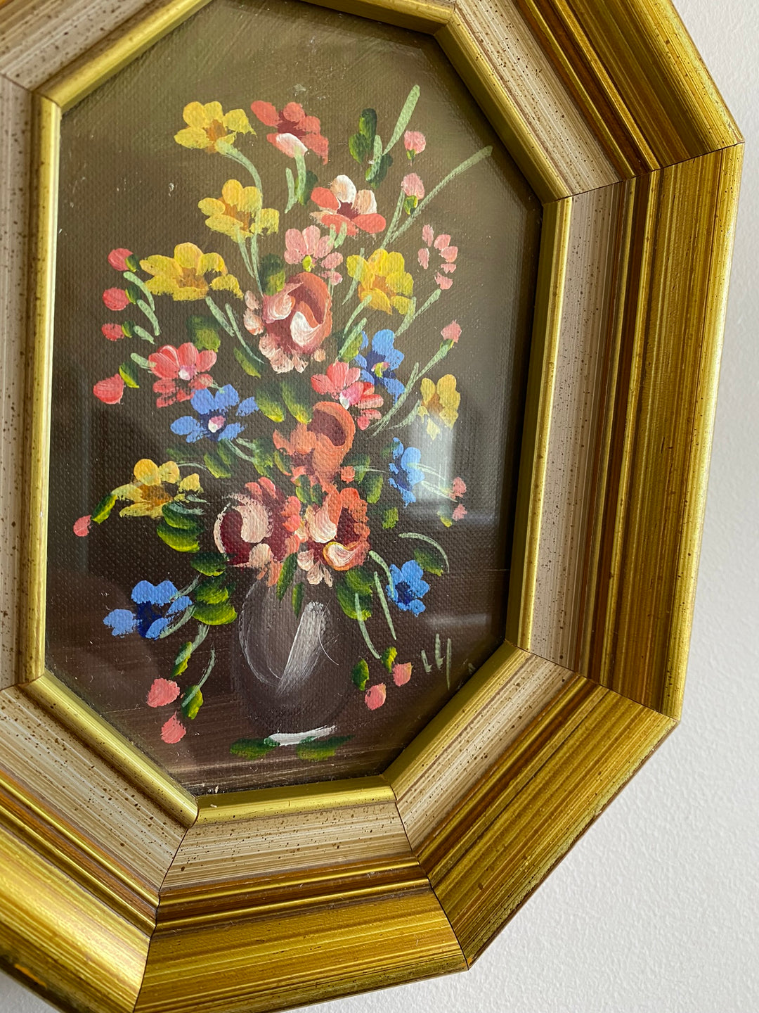 Peintures bouquet de fleurs signées cadres octogonaux en bois doré
