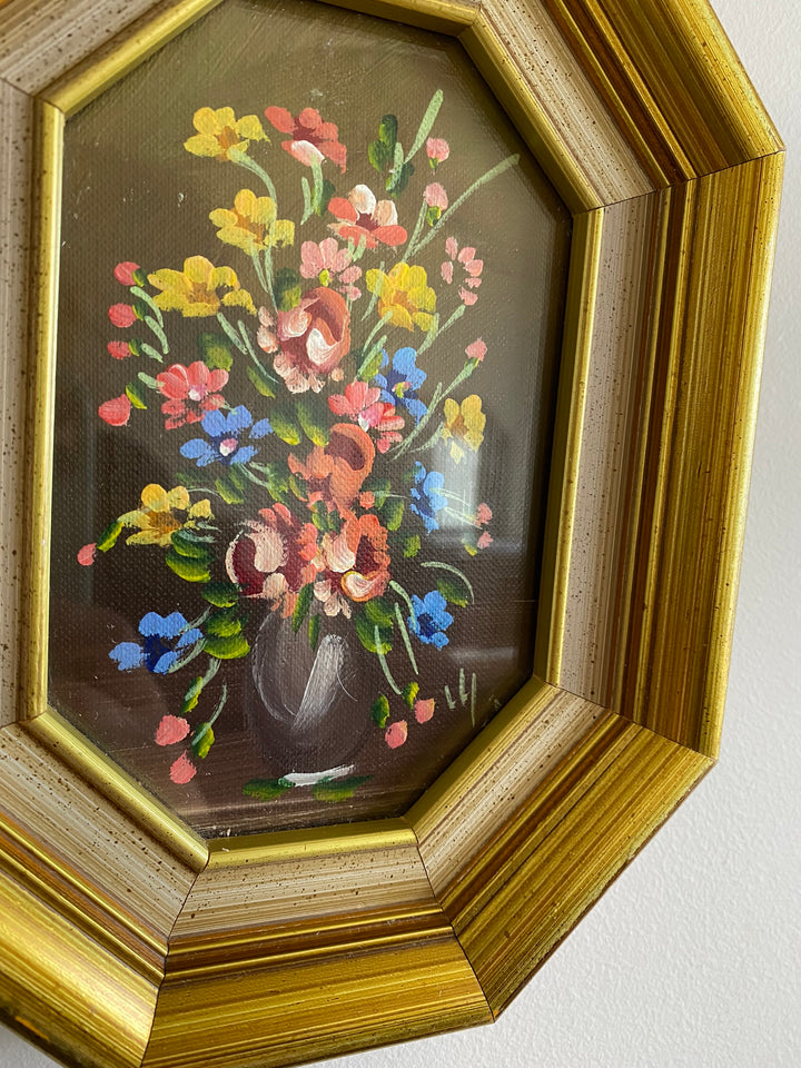 Peintures bouquet de fleurs signées cadres octogonaux en bois doré