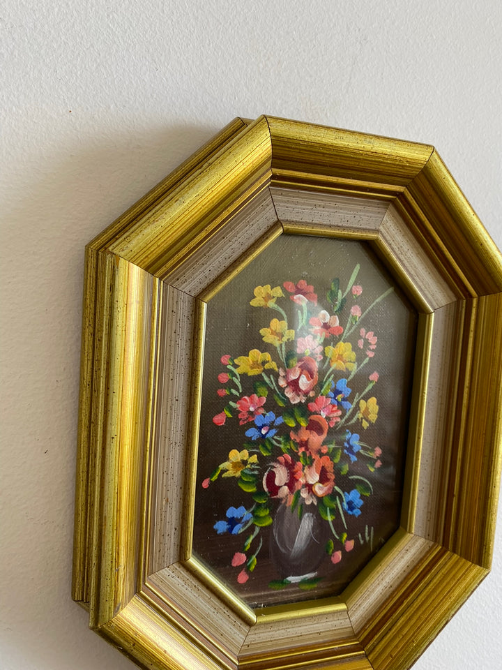 Peintures bouquet de fleurs signées cadres octogonaux en bois doré