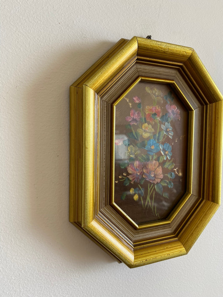 Peintures bouquet de fleurs signées cadres octogonaux en bois doré