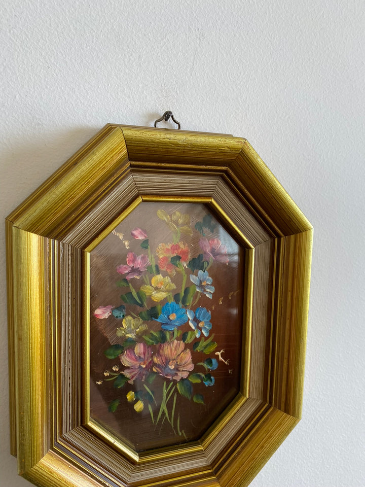 Peintures bouquet de fleurs signées cadres octogonaux en bois doré