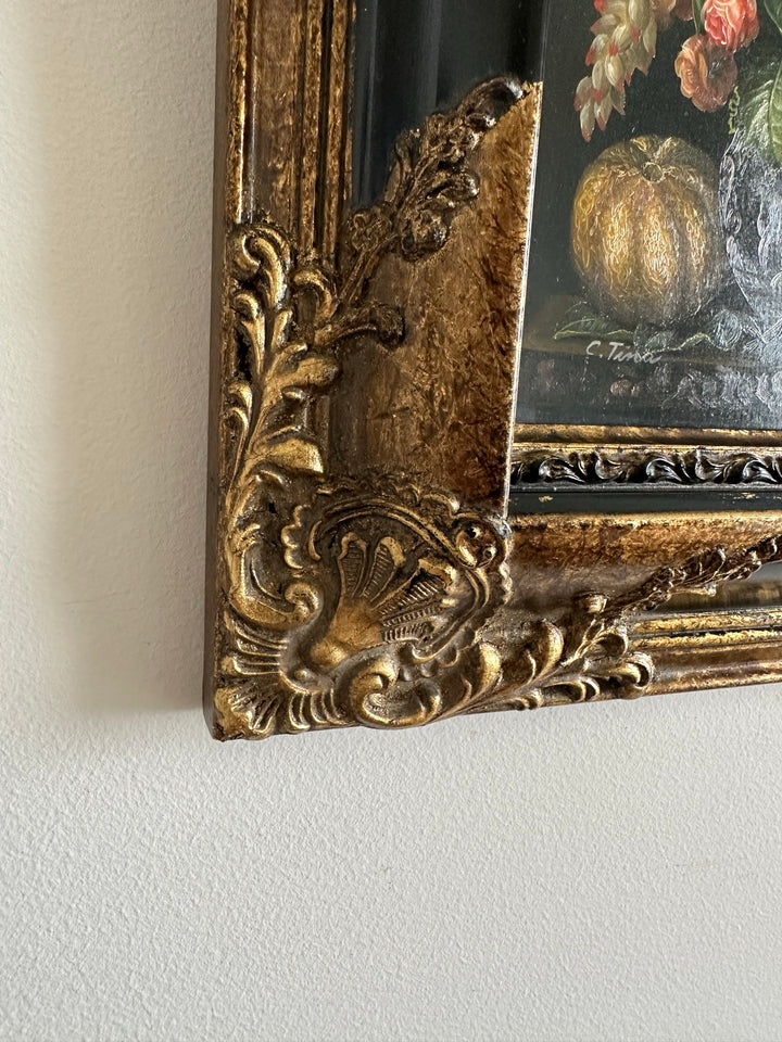Peinture florale sur planche signée encadrement baroque
