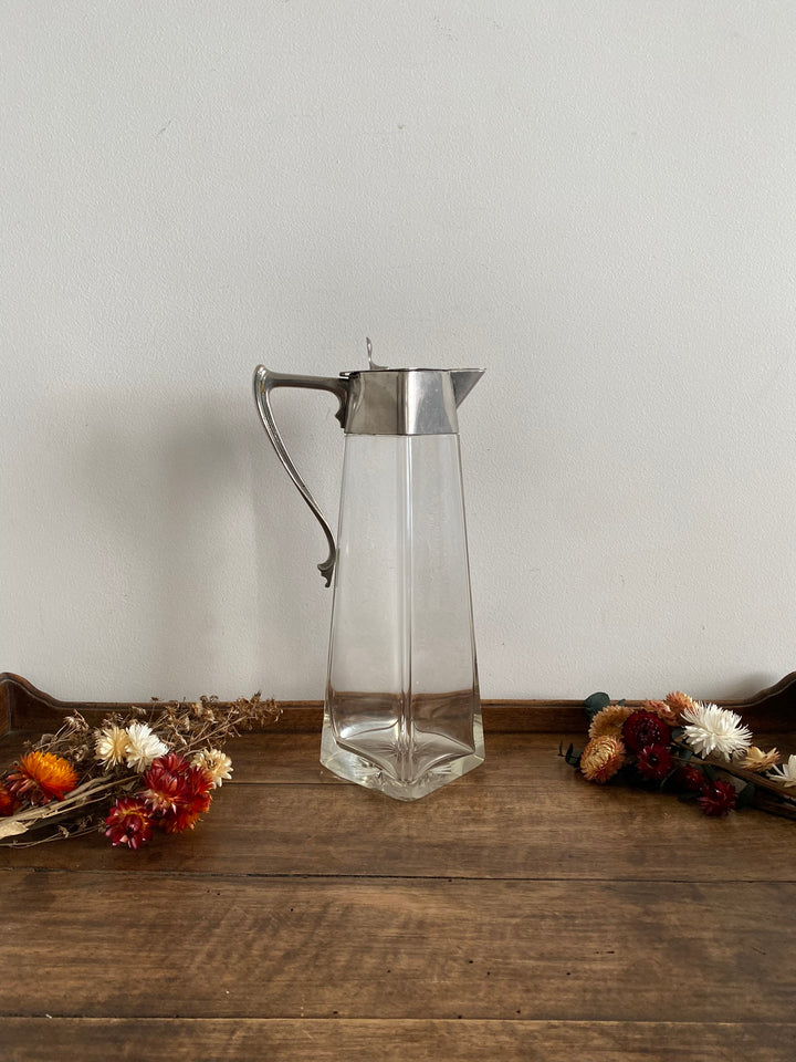 Carafe en verre travaillé avec bouchon métal argenté