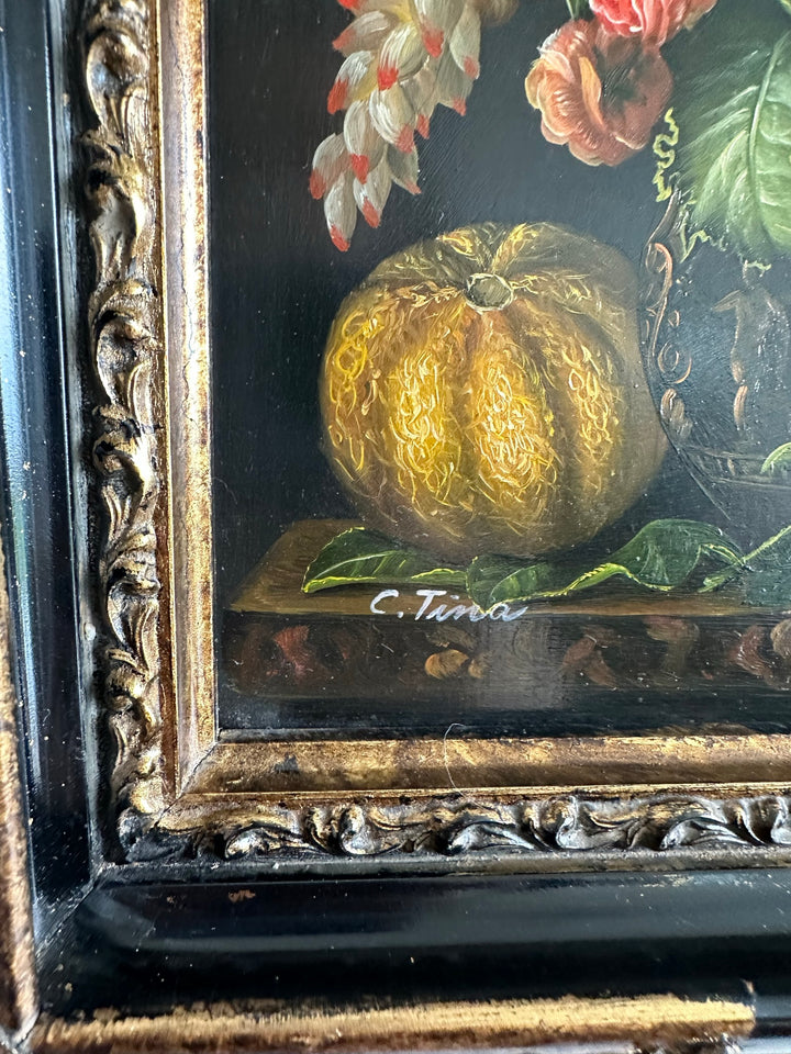 Peinture florale sur planche signée encadrement baroque
