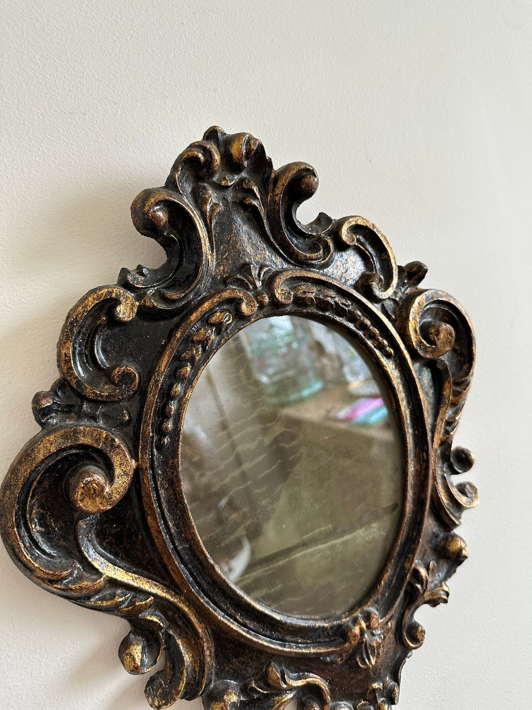 Miroir florentin en bois couleur noir et or