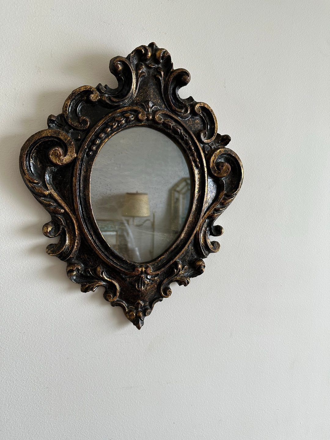 Miroir florentin en bois couleur noir et or