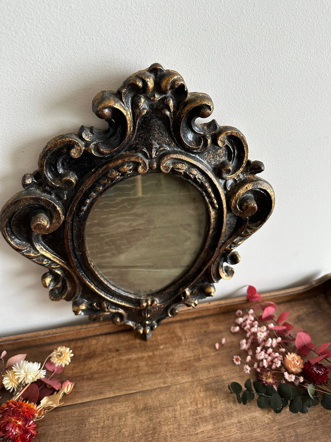 Miroir florentin en bois couleur noir et or
