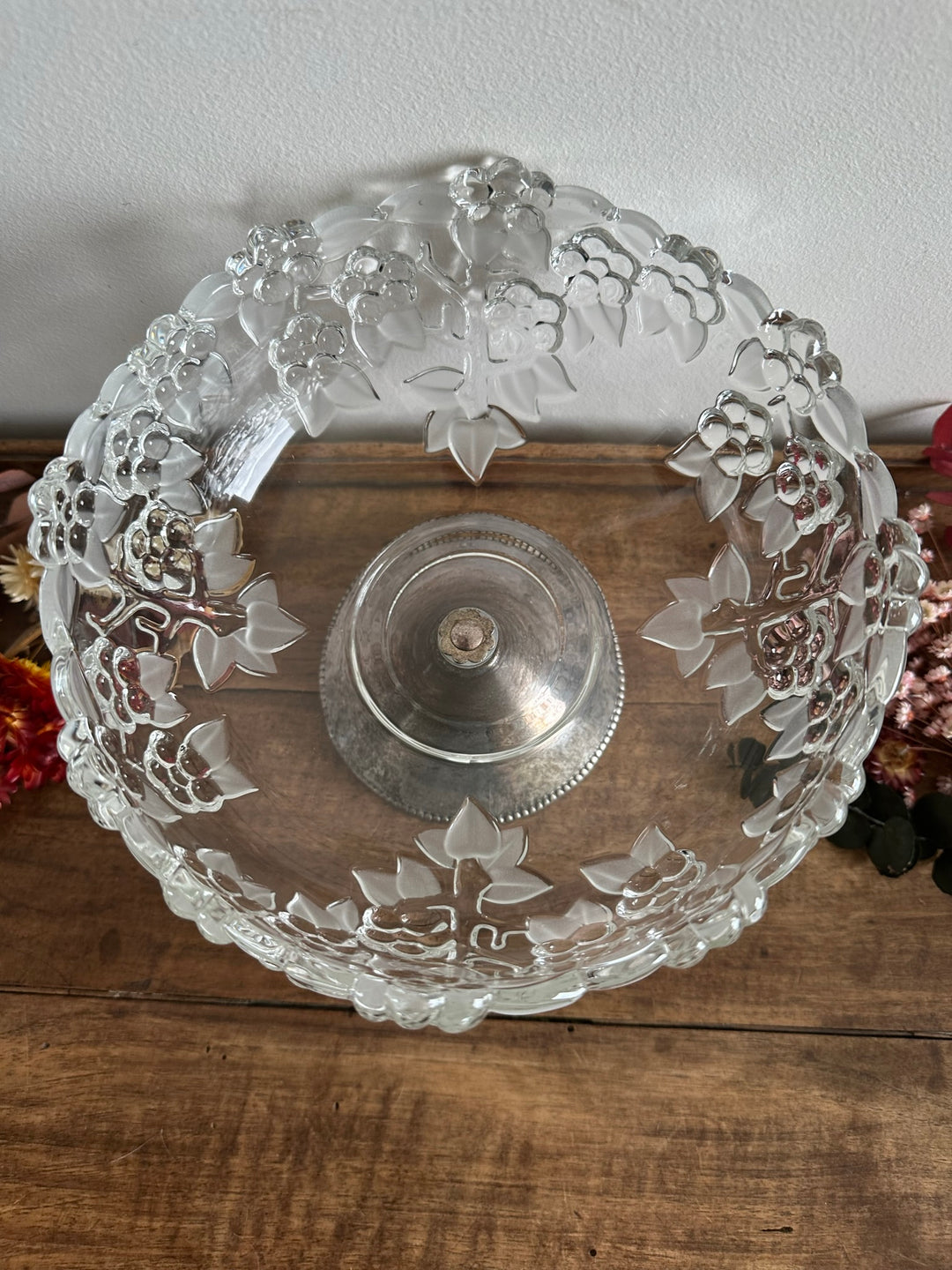 Coupe à fruits en verre givré sur pied en métal argenté