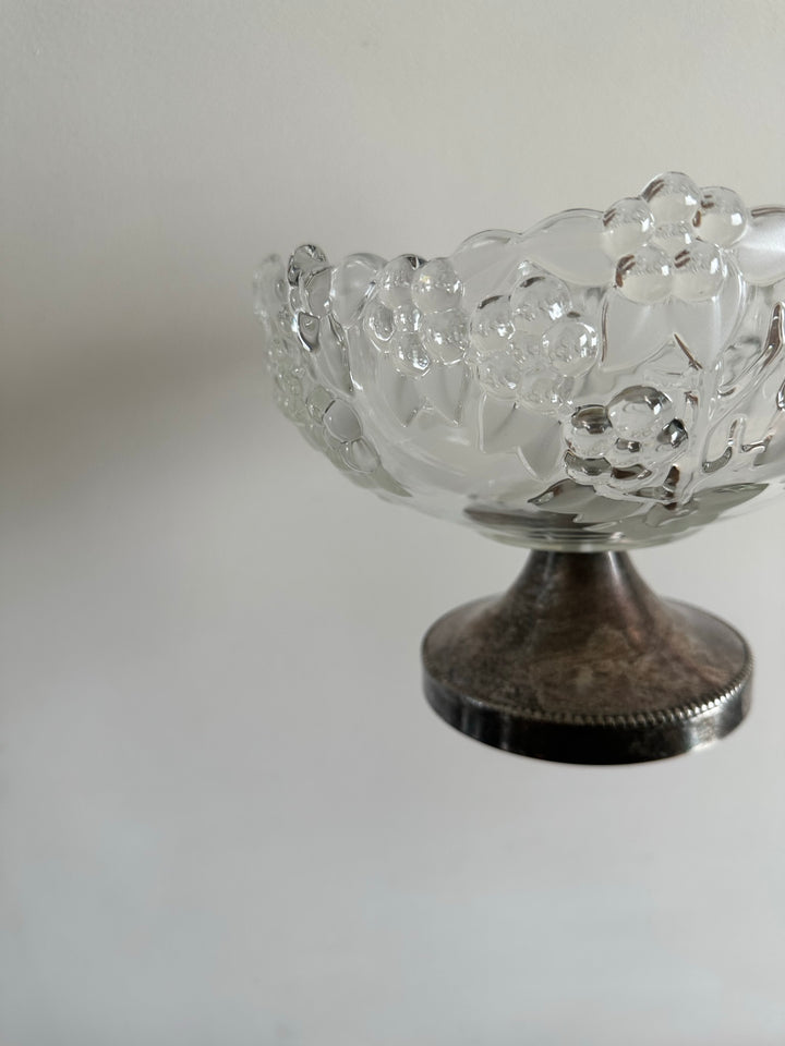 Coupe à fruits en verre givré sur pied en métal argenté