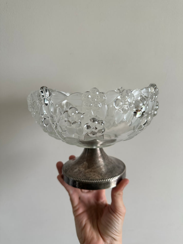 Coupe à fruits en verre givré sur pied en métal argenté