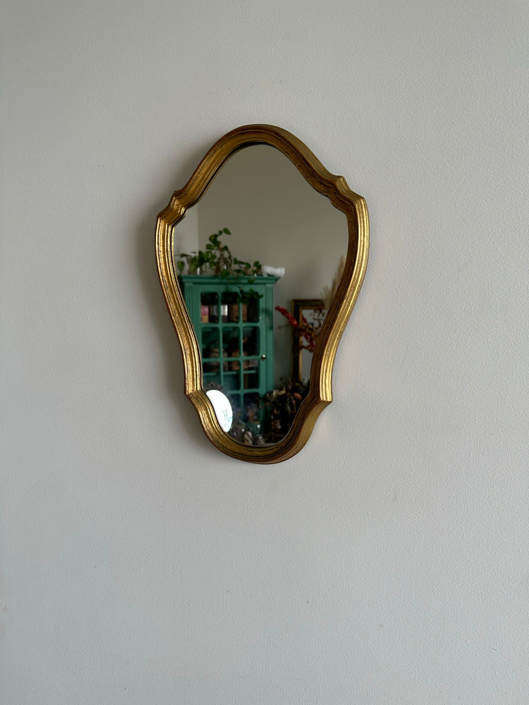 Miroir en bois doré chantourné